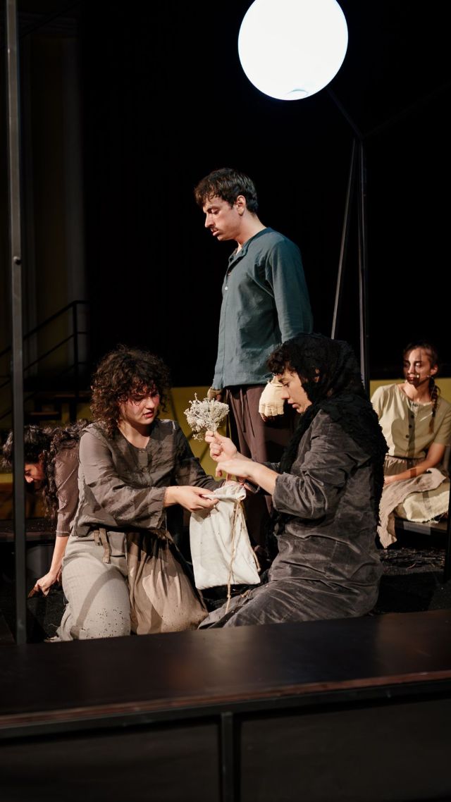 Scene from the show Rătăcirea